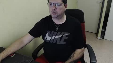 Snapshot of mistercoeur1 chatting on December 14, 2024, 8:34 am mistercoeur online show from December 14, 2024, 8:34 am