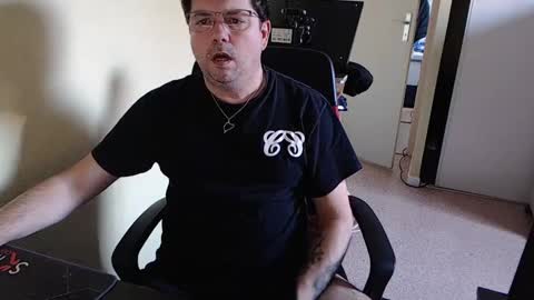 Snapshot of mistercoeur1 chatting on December 28, 2024, 3:37 pm mistercoeur online show from December 28, 2024, 3:37 pm