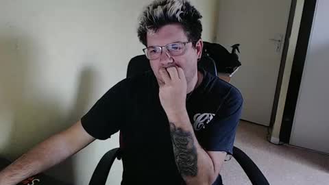 Snapshot of mistercoeur1 chatting on January 2, 2025, 2:35 pm mistercoeur online show from January 2, 2025, 2:35 pm