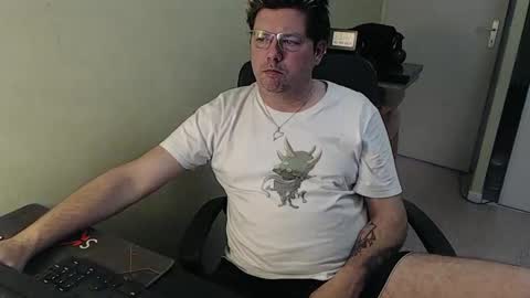 Snapshot of mistercoeur1 chatting on January 16, 2025, 3:35 pm mistercoeur online show from January 16, 2025, 3:35 pm