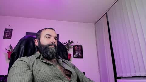 Snapshot of misterlov3r chatting on December 13, 2024, 4:33 am misterlov3r online show from December 13, 2024, 4:33 am