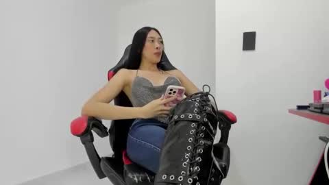 Snapshot of mistress_findom chatting on May 23, 2026, 2:50 am mistress_findom online show from May 23, 2026, 2:50 am