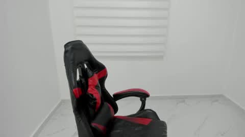 Snapshot of mistress_findom chatting on July 11, 2026, 5:32 am mistress_findom online show from July 11, 2026, 5:32 am