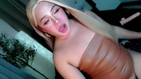 Snapshot of mistress_marta69 chatting on November 10, 2025, 12:04 pm mistress_marta69 online show from November 10, 2025, 12:04 pm