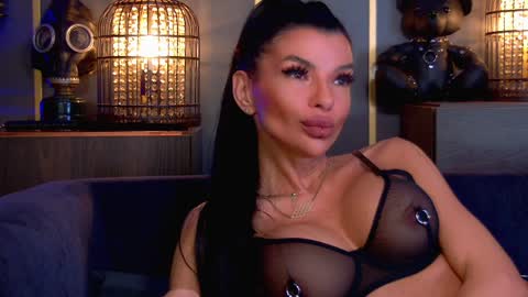 Elenia online show from April 9, 2026, 12:32 pm