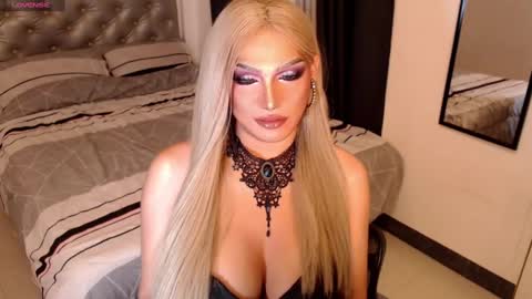 Snapshot of mistressemeraldxx chatting on February 24, 2025, 5:22 am Ms Ems online show from February 24, 2025, 5:22 am