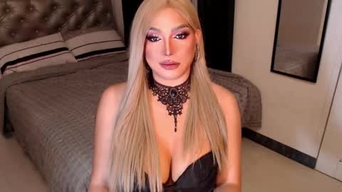 Snapshot of mistressemeraldxx chatting on November 8, 2025, 3:39 am Ms Ems online show from November 8, 2025, 3:39 am