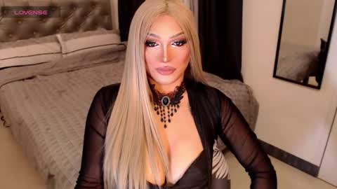Snapshot of mistressemeraldxx chatting on November 22, 2025, 4:11 am Ms Ems online show from November 22, 2025, 4:11 am