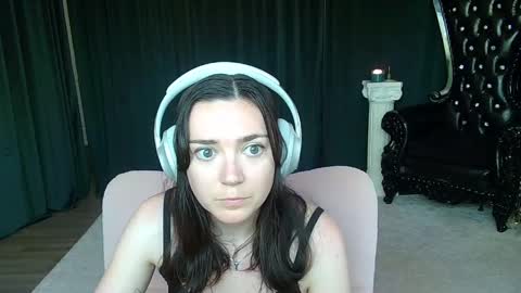 Snapshot of mistressjuniper chatting on April 1, 2026, 5:54 pm Mistress June online show from April 1, 2026, 5:54 pm