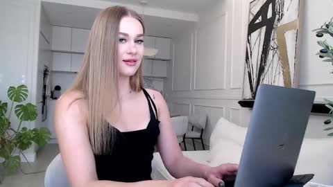 mistressuniverse online show from February 28, 2026, 8:48 am