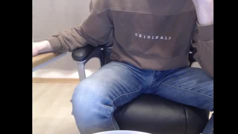 Snapshot of mitsch01 chatting on February 11, 2025, 12:27 pm Mitsch online show from February 11, 2025, 12:27 pm