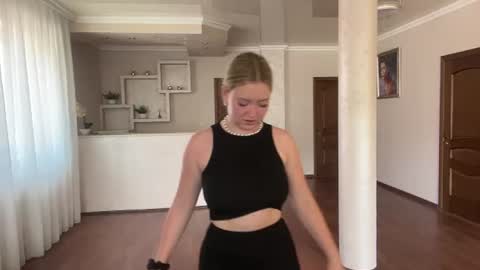 Snapshot of mitzihinajosa chatting on July 24, 2026, 8:12 am Mia online show from July 24, 2026, 8:12 am