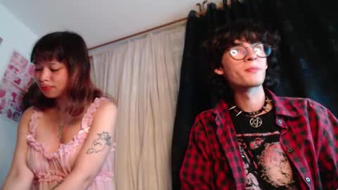 Snapshot of mixipeach chatting on February 11, 2026, 5:34 am Naomi and Nekorii online show from February 11, 2026, 5:34 am