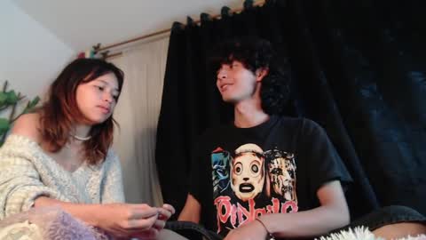 Snapshot of mixipeach chatting on April 11, 2026, 3:00 am Naomi and Nekorii online show from April 11, 2026, 3:00 am