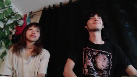 Snapshot of mixipeach chatting on April 20, 2026, 11:39 pm Naomi and Nekorii online show from April 20, 2026, 11:39 pm