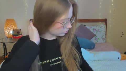 Miya online show from May 9, 2026, 1:44 am