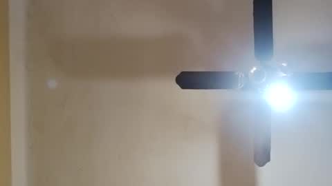 Snapshot of modelo_web18 chatting on September 28, 2025, 8:25 pm camilo online show from September 28, 2025, 8:25 pm