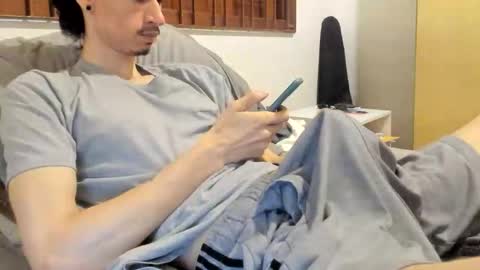 Snapshot of moderdelier chatting on March 8, 2026, 11:52 pm DigBreed online show from March 8, 2026, 11:52 pm