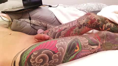 moeron40 online show from October 25, 2025, 4:53 am