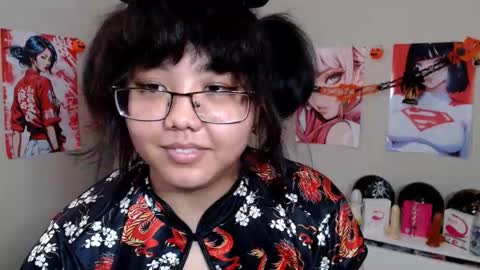 Molly online show from October 31, 2025, 4:57 am