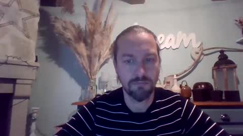 Snapshot of moi9876543210 chatting on January 29, 2025, 4:19 pm Julien online show from January 29, 2025, 4:19 pm