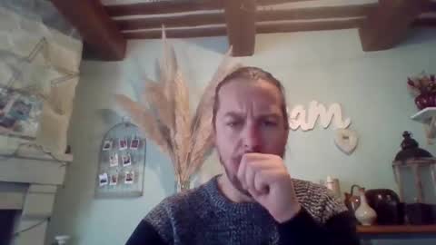 Snapshot of moi9876543210 chatting on February 10, 2025, 3:32 pm Julien online show from February 10, 2025, 3:32 pm