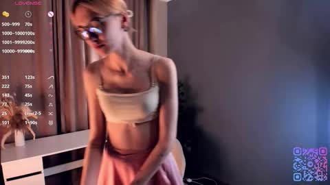 Laura online show from October 7, 2025, 1:14 am