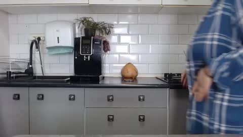 erika online show from February 7, 2025, 11:56 am