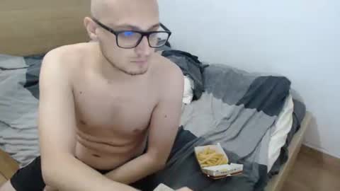 molkreid2 online show from April 8, 2026, 3:28 am