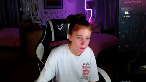 Molly Prvt is open online show from September 9, 2025, 11:10 am