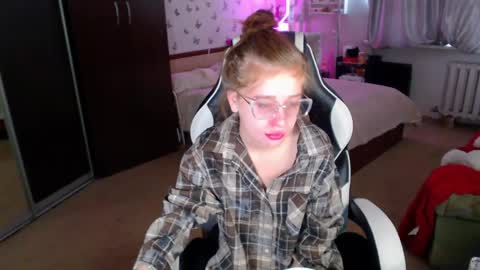 Molly Prvt is open online show from April 30, 2026, 4:08 am