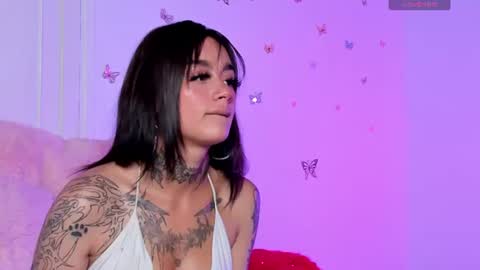 Snapshot of molly_blue01 chatting on June 9, 2026, 3:01 pm Follow me and rate me online show from June 9, 2026, 3:01 pm