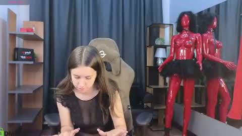 Molly online show from June 19, 2026, 2:05 am