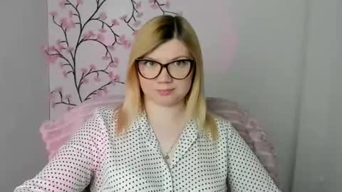 Molly online show from May 12, 2026, 11:51 am