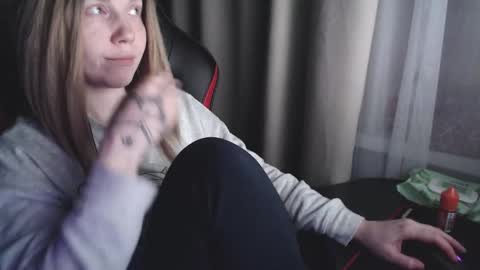 I have new photos come and see with love Molly online show from December 1, 2025, 6:35 pm