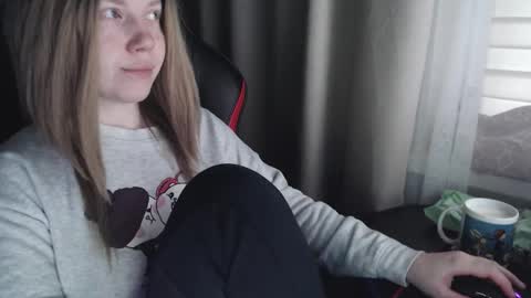 I have new photos come and see with love Molly online show from December 4, 2025, 8:56 am