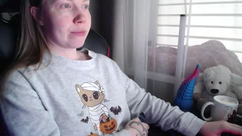 I have new photos come and see with love Molly online show from February 8, 2026, 7:45 am