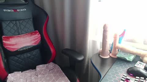 I have new photos come and see with love Molly online show from April 11, 2026, 7:45 am