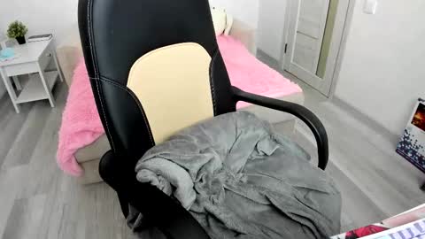 Snapshot of molly_sweetbaby chatting on September 11, 2025, 12:16 pm Ill tell you when were private online show from September 11, 2025, 12:16 pm