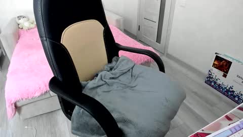 Snapshot of molly_sweetbaby chatting on October 5, 2025, 10:57 am Ill tell you when were private online show from October 5, 2025, 10:57 am