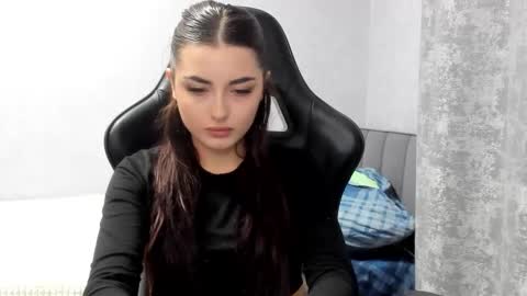 Molly online show from November 19, 2025, 8:20 pm