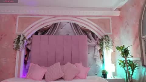 Snapshot of mollydoll_amour chatting on June 13, 2026, 11:52 am MollyDoll online show from June 13, 2026, 11:52 am