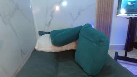  MOLLY  GUNSG online show from December 16, 2025, 10:26 pm