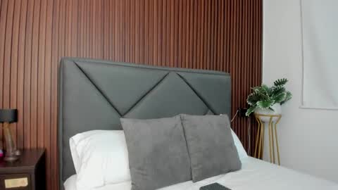 mollylove_ online show from March 18, 2026, 7:06 pm