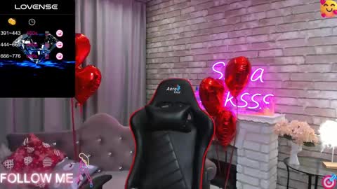 hi im Molly heregreat boobs big heart  warm pussy  online show from February 15, 2025, 12:15 am