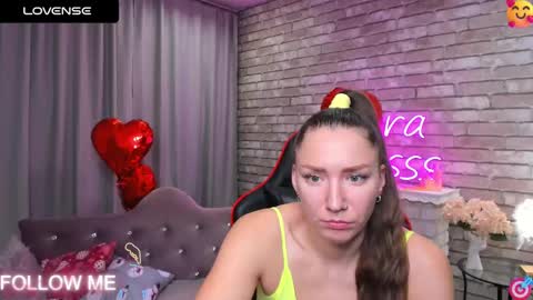 hi im Molly heregreat boobs big heart  warm pussy  online show from February 19, 2025, 3:28 am