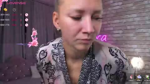 hi im Molly heregreat boobs big heart  warm pussy  online show from October 7, 2025, 1:25 am