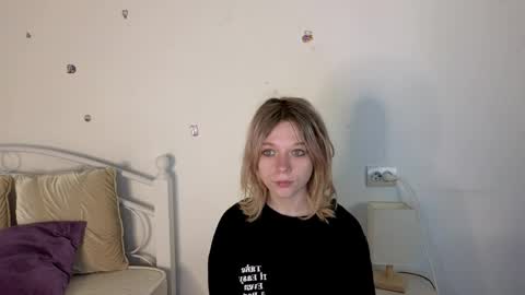 Snapshot of mollysally chatting on April 6, 2026, 4:32 am mollysally online show from April 6, 2026, 4:32 am
