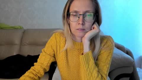 Snapshot of mollystory chatting on February 26, 2025, 12:14 pm AngelMomm online show from February 26, 2025, 12:14 pm