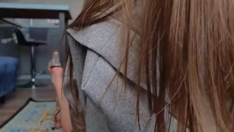 Molly online show from November 19, 2025, 11:10 am